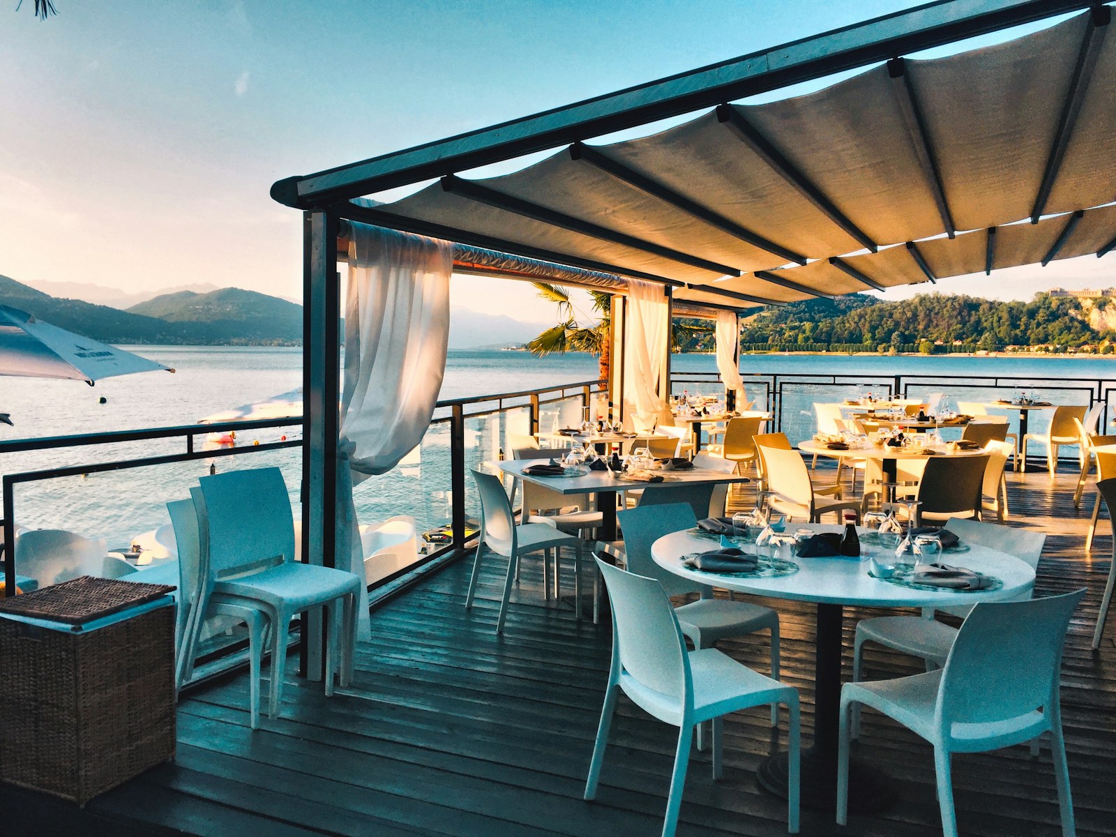 Plage et restaurant en bord de mer à Cannes